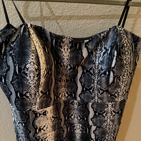 Women's Black Strapless Snake-Print Bodycon Dress Plus Size 1X Fits XL 14 NWT - Picture 4 of 7